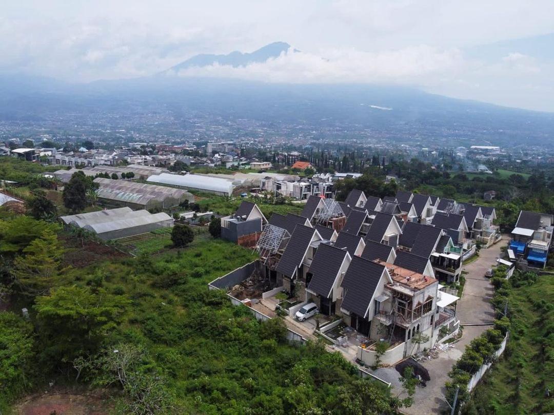Villa Pak Joni ปาซูรูอัน ภายนอก รูปภาพ